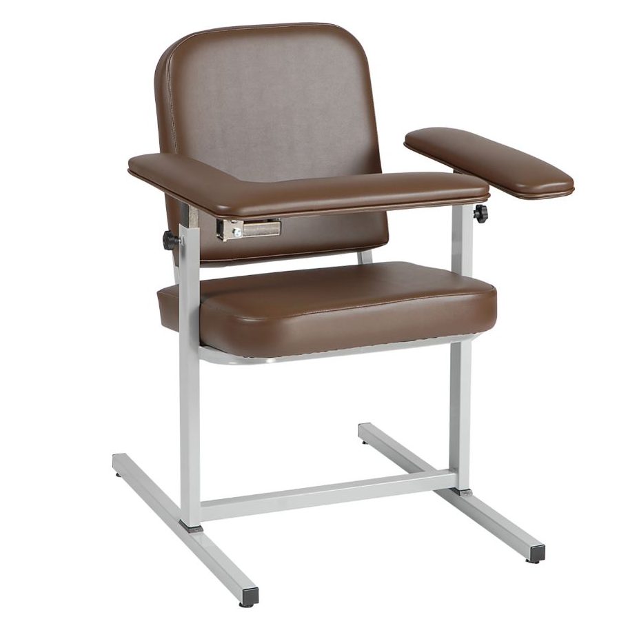 ویژگی و اهمیت صندلی خونگیری و تخت معاینه در آزمایشگاه